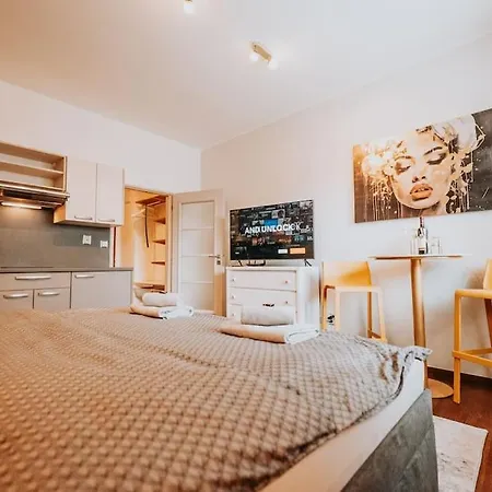 Design Studio, 400m From The Square Appartement *